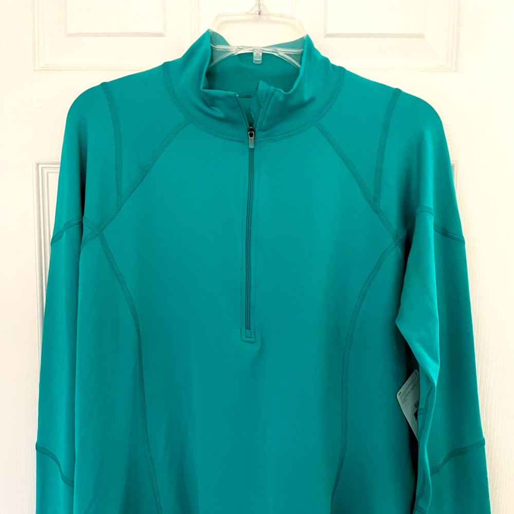 Reebok pull over top, long sleeves, size XXL